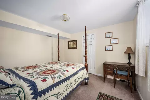 Bedroom - 43945 Tavern Dr, Ashburn, VA 20147 photo 8 of 8