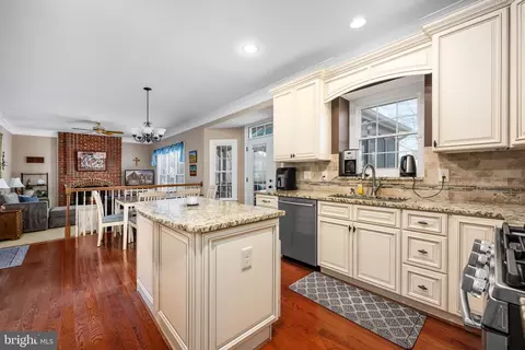 Kitchen - 43945 Tavern Dr, Ashburn, VA 20147 photo 1 of 7
