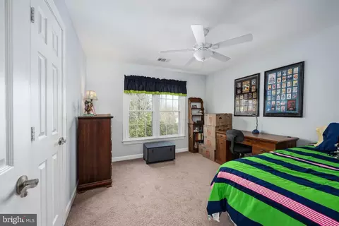 Bedroom - 43945 Tavern Dr, Ashburn, VA 20147 photo 7 of 8