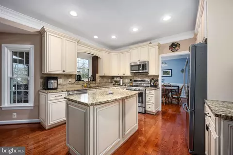 Kitchen - 43945 Tavern Dr, Ashburn, VA 20147 photo 3 of 7