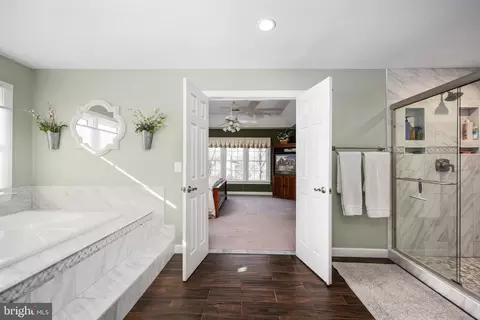 Bath - 43945 Tavern Dr, Ashburn, VA 20147 photo 6 of 7