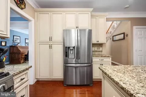 Kitchen - 43945 Tavern Dr, Ashburn, VA 20147 photo 5 of 7