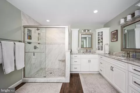 Bath - 43945 Tavern Dr, Ashburn, VA 20147 photo 2 of 7
