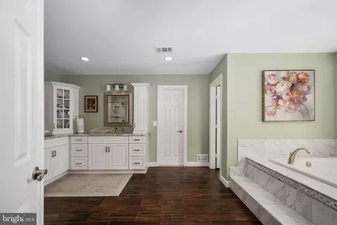 Bath - 43945 Tavern Dr, Ashburn, VA 20147 photo 1 of 7