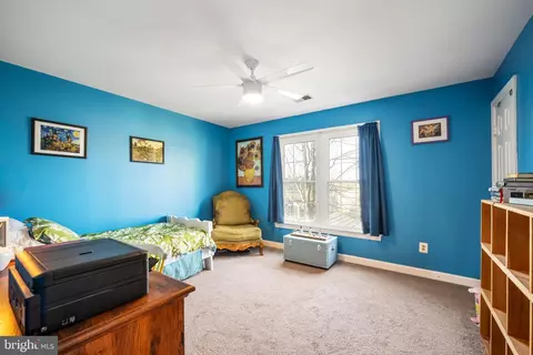 Bedroom - 43945 Tavern Dr, Ashburn, VA 20147 photo 6 of 8