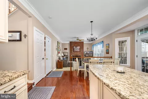 Kitchen - 43945 Tavern Dr, Ashburn, VA 20147 photo 6 of 7