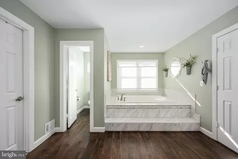 Bath - 43945 Tavern Dr, Ashburn, VA 20147 photo 4 of 7