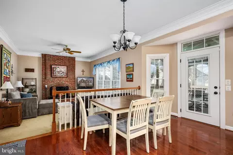 Dining - 43945 Tavern Dr, Ashburn, VA 20147 photo 3 of 5