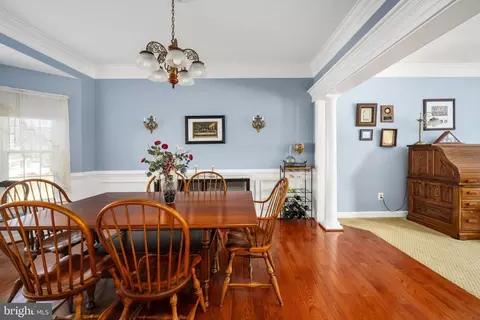 Dining - 43945 Tavern Dr, Ashburn, VA 20147 photo 2 of 5