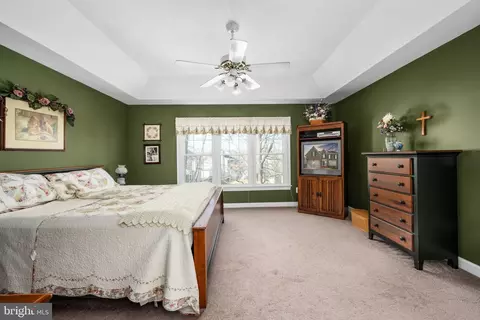 Bedroom - 43945 Tavern Dr, Ashburn, VA 20147 photo 3 of 8