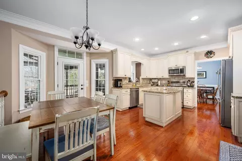 Kitchen - 43945 Tavern Dr, Ashburn, VA 20147 photo 7 of 7