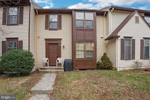 15 Vandercastel Rd, Sterling, VA 20165