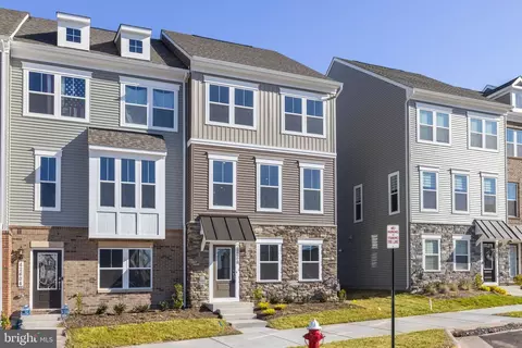 42580 Pitlorchy Ter, Sterling, VA 20166