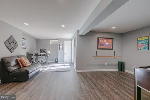 Living - 43349 Wintersrun Ct, Ashburn, VA 20147 photo 8 of 9