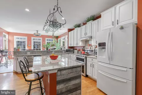 Kitchen - 43349 Wintersrun Ct, Ashburn, VA 20147 photo 4 of 6