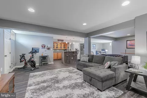 Living - 43349 Wintersrun Ct, Ashburn, VA 20147 photo 7 of 9