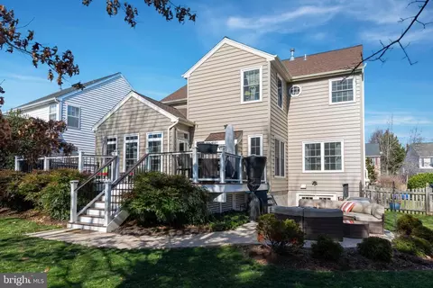 Exterior - 43349 Wintersrun Ct, Ashburn, VA 20147 photo 7 of 11