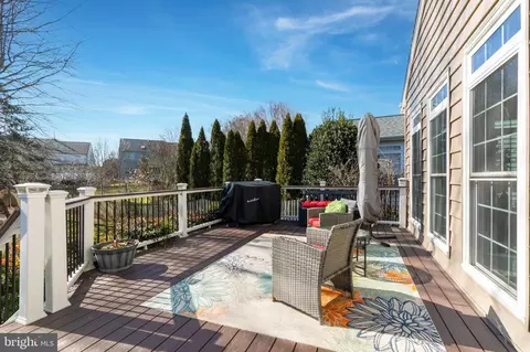 Exterior - 43349 Wintersrun Ct, Ashburn, VA 20147 photo 4 of 11