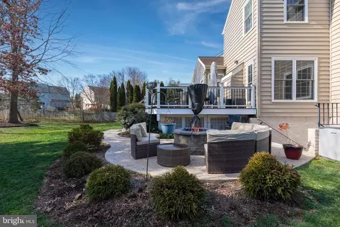 Exterior - 43349 Wintersrun Ct, Ashburn, VA 20147 photo 6 of 11