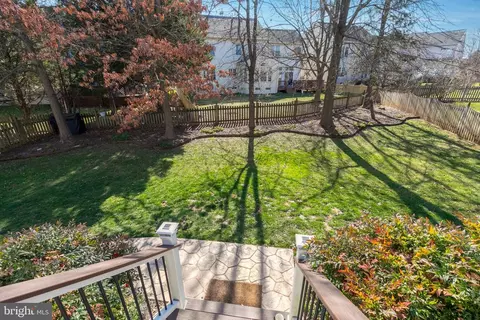 Exterior - 43349 Wintersrun Ct, Ashburn, VA 20147 photo 10 of 11