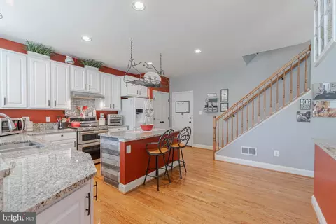 Kitchen - 43349 Wintersrun Ct, Ashburn, VA 20147 photo 3 of 6