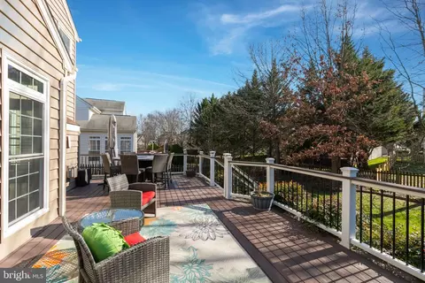 Exterior - 43349 Wintersrun Ct, Ashburn, VA 20147 photo 5 of 11