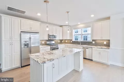 21025 Rocky Knoll Sq #206, Ashburn, VA 20147