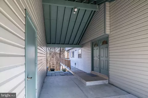31 Biscayne Pl, Sterling, VA 20164 photo 2