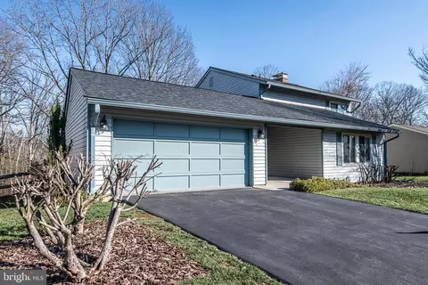 31 Biscayne Pl, Sterling, VA 20164