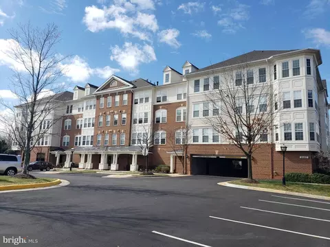 44465 Chamberlain Ter #300, Ashburn, VA 20147