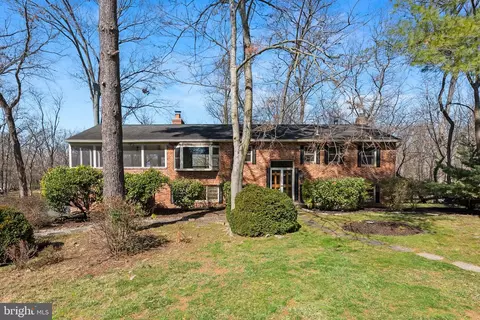 19649 Youngs Cliff Rd, Sterling, VA 20165