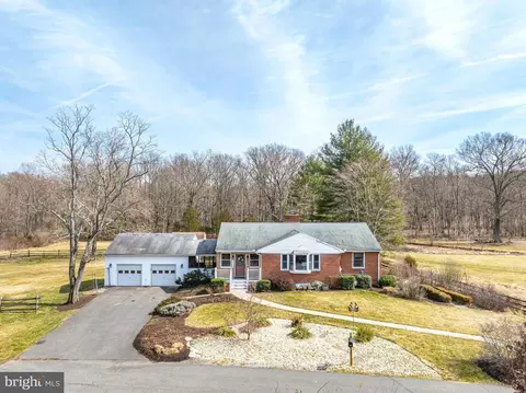 20104 Redrose Dr, Sterling, VA 20165