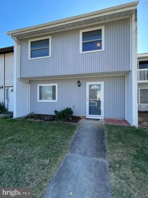 7 Carolina Ct, Sterling, VA 20164