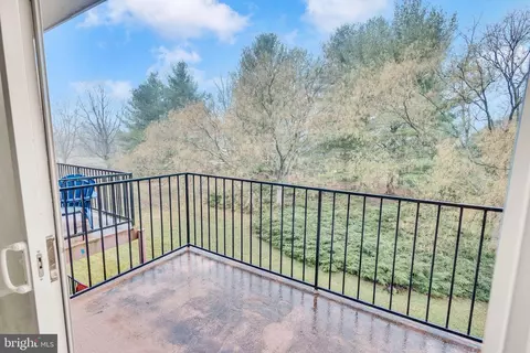 125 T Clubhouse Dr SW #10, Leesburg, VA 20175