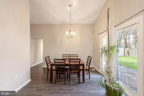 Dining - 221 E Juniper Ave, Sterling, VA 20164 photo 3 of 5