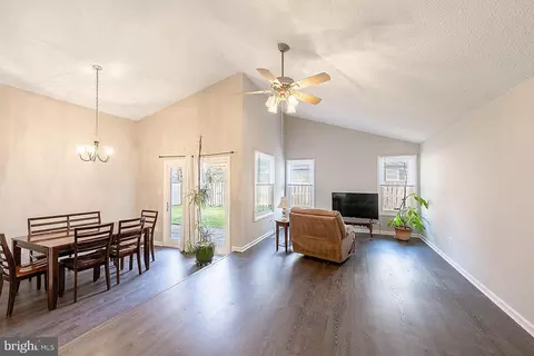 Dining - 221 E Juniper Ave, Sterling, VA 20164 photo 2 of 5