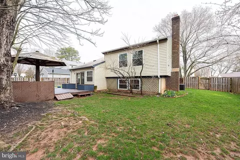 Exterior - 221 E Juniper Ave, Sterling, VA 20164 photo 12 of 12