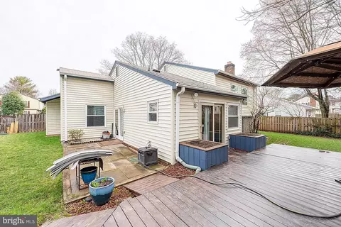 Exterior - 221 E Juniper Ave, Sterling, VA 20164 photo 9 of 12
