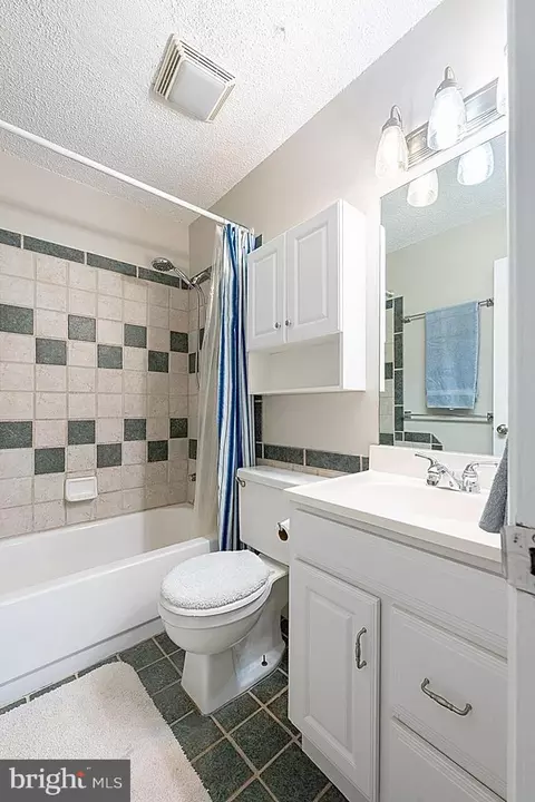 Bath - 221 E Juniper Ave, Sterling, VA 20164 photo 2 of 3