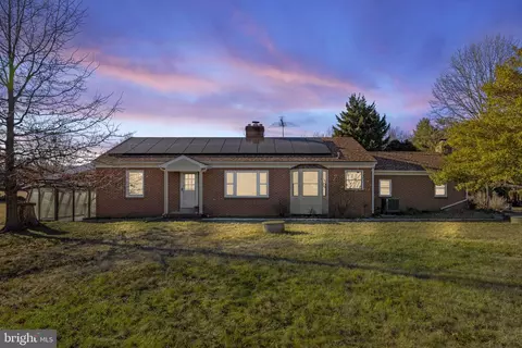 12319 Elvan Rd, Lovettsville, VA 20180