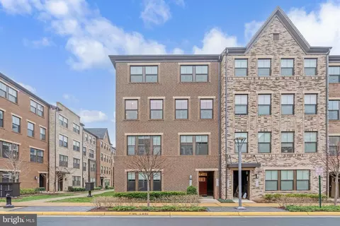 45204 Lettermore Sq, Sterling, VA 20166