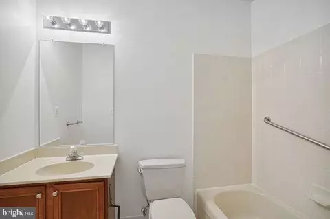 Bath - 43583 Dunhill Cup Sq, Ashburn, VA 20147 photo 4 of 4