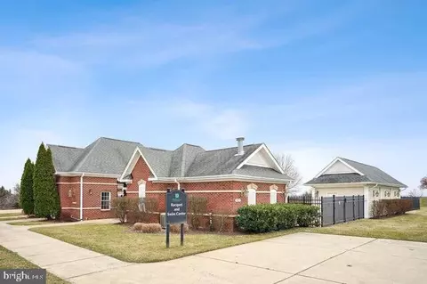 Exterior - 43583 Dunhill Cup Sq, Ashburn, VA 20147 photo 8 of 15