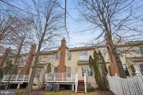 Exterior - 43583 Dunhill Cup Sq, Ashburn, VA 20147 photo 5 of 15