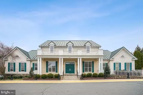 Exterior - 43583 Dunhill Cup Sq, Ashburn, VA 20147 photo 7 of 15