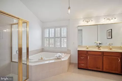 Bath - 43583 Dunhill Cup Sq, Ashburn, VA 20147 photo 2 of 4