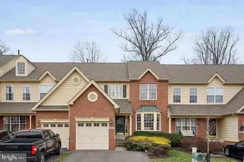 Exterior - 43583 Dunhill Cup Sq, Ashburn, VA 20147 photo 3 of 15