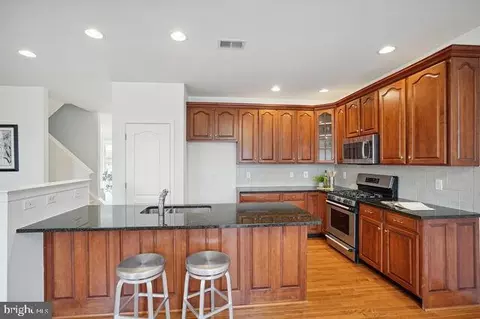 Kitchen - 43583 Dunhill Cup Sq, Ashburn, VA 20147 photo 1 of 2