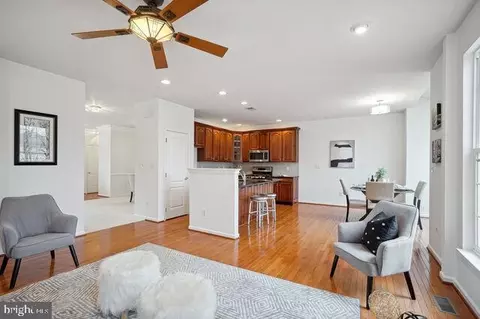 Living - 43583 Dunhill Cup Sq, Ashburn, VA 20147 photo 3 of 7