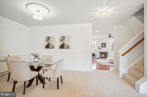 Dining - 43583 Dunhill Cup Sq, Ashburn, VA 20147 photo 2 of 5